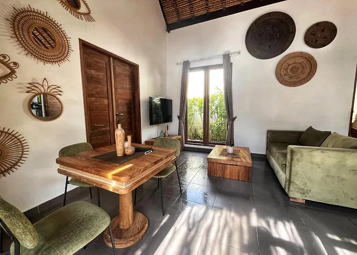 Jolie Provincial A Bali Melasti 乌鲁瓦图